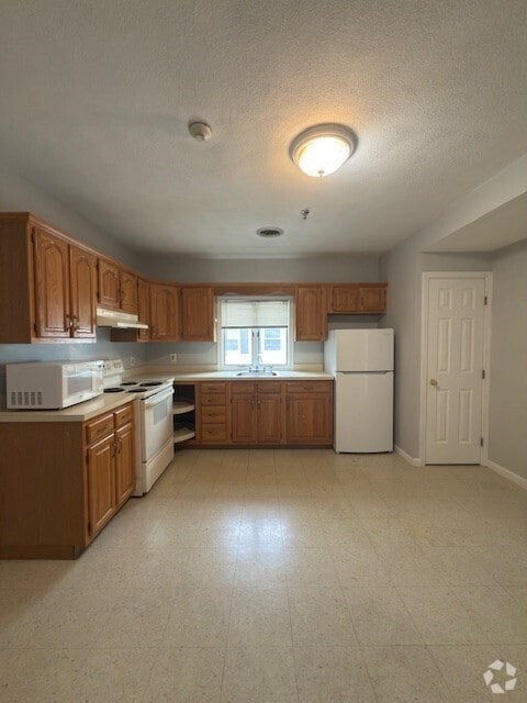 Building Photo - 496 Main St Unit 2 Rental