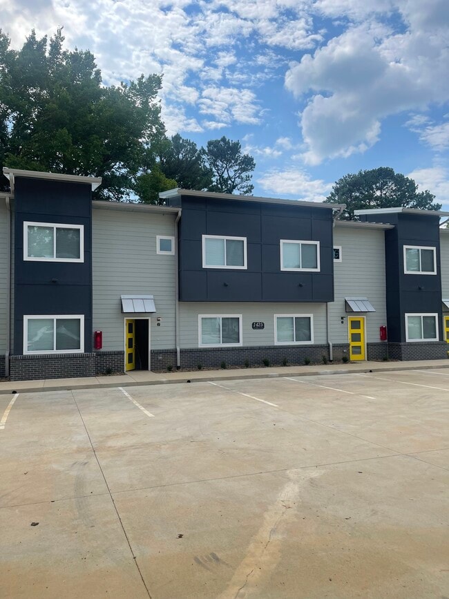 Building Photo - 1425 Oakland Ave Rental