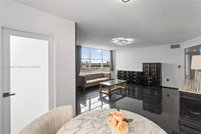 Photo - 1351 NE Miami Gardens Dr Unidad # 1506E