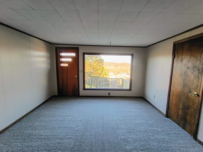 Building Photo - 1311 Parkway Dr