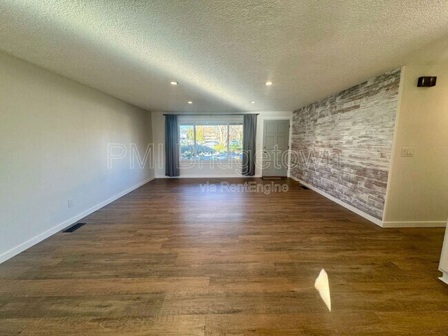 Photo - 670 NE 22nd St