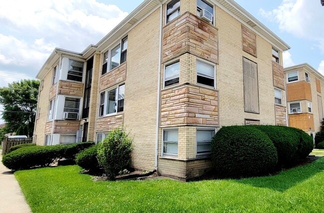 Building Photo - 6801 W Montrose Ave Unit 2N