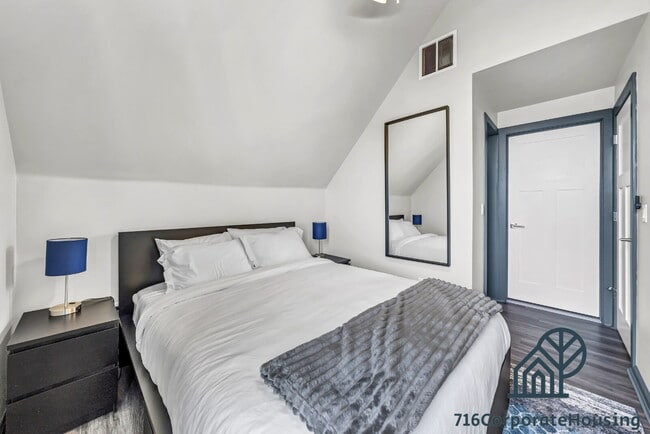 Building Photo - Furnished 2-Bedroom, 2-Bath Apartment near the Medical Campus Unit 3D