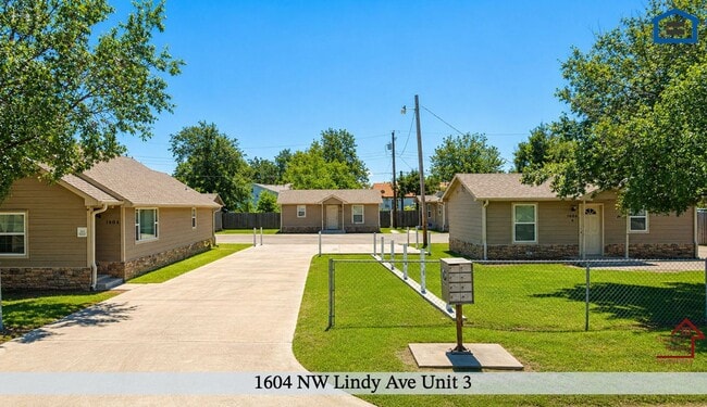 Photo - 1604 NW Lindy Ave