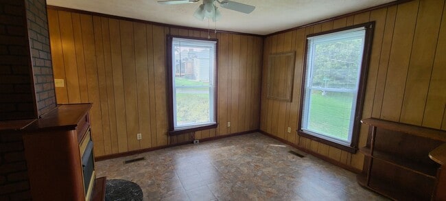 Photo - 4BR, 1BA SFH on Large Lot