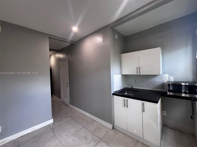 Photo - 319 W 28th St Unit 15