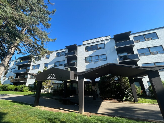 Building Photo - Norwood Terrace