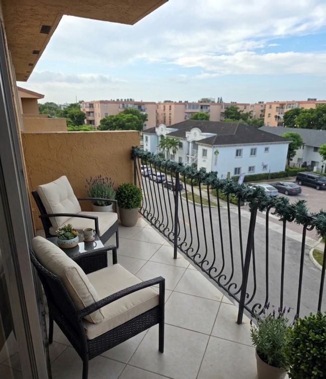 1900 W 54th St Unit 422