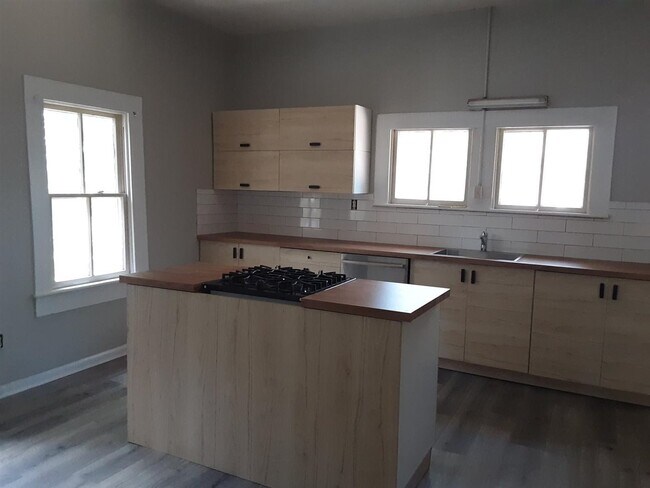 Photo - 522 N Bronough St