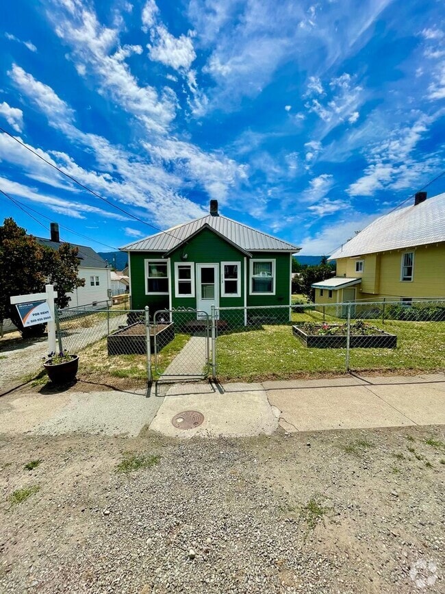 Building Photo - 113 W 3rd St Unit 113 W 3rd St Rental