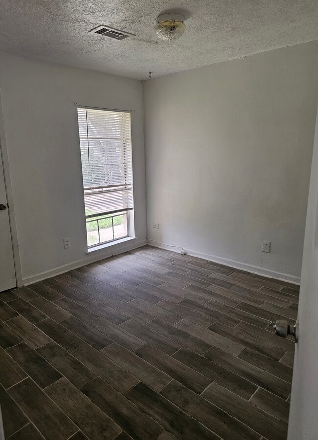 Photo - 12623 Chiswick Rd