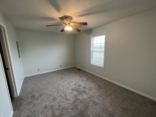 Photo - 185 Monarch Ln