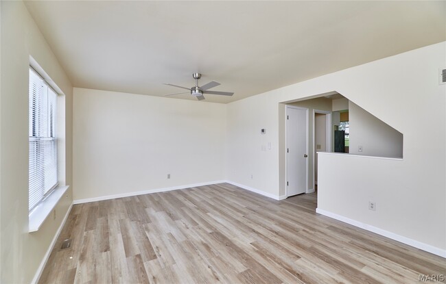 61 Woodlake Ct
