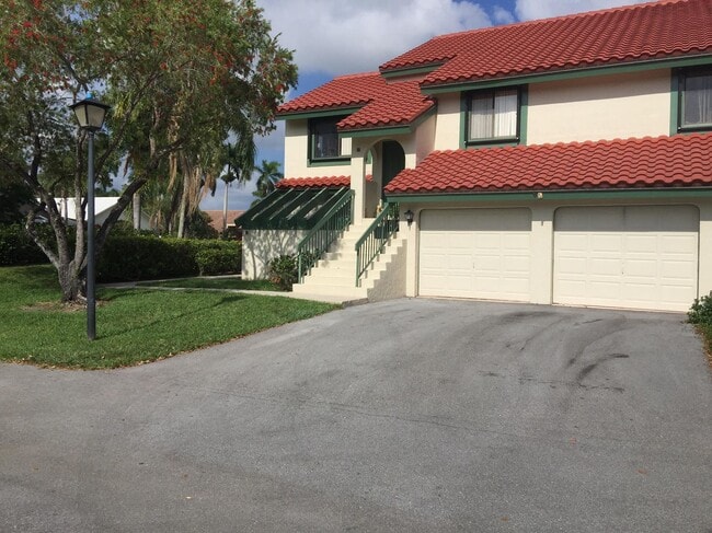 Photo - 22 Lexington Ln W Townhome