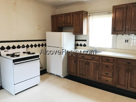 Building Photo - 74 Otis St Unit 2R