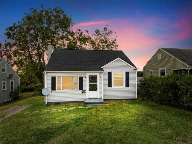 Building Photo - Three Bedroom Available Now In Radford Rental