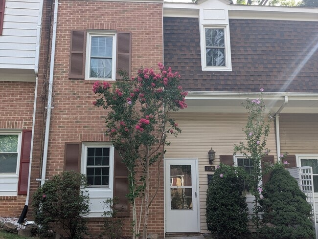 Photo - 139 Scarborough Pl