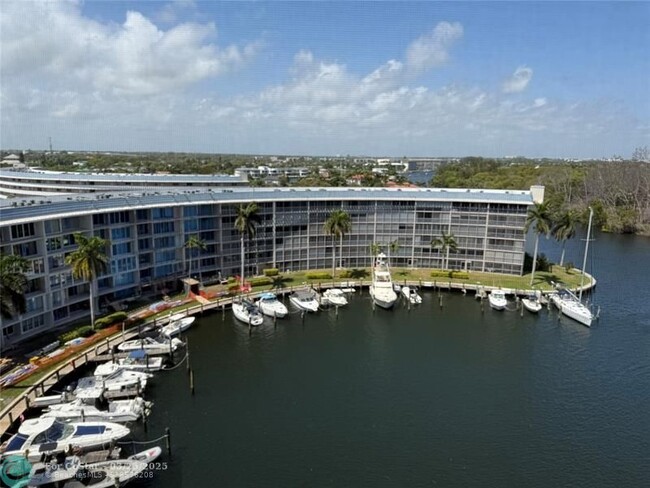 Building Photo - 1523 E Hillsboro Blvd Unit 1036 Rental