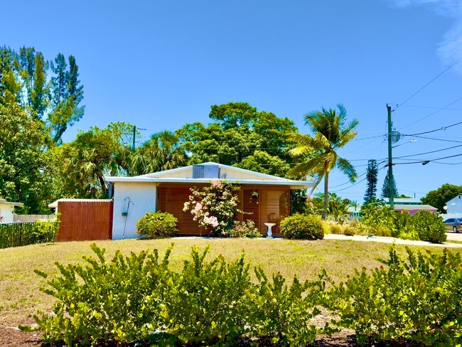 Photo - 2401 Avenue Q
