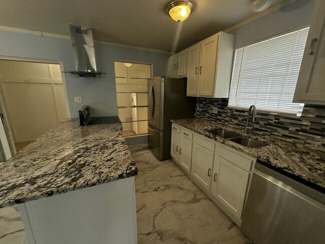 Photo - Long Realty & Property Management LLC - 4 bedroom 2.5 Bathroom in Aurora