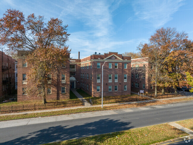 Building Photo - Parkside Manor Rental