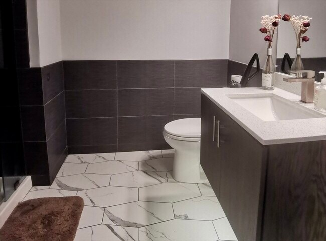 Photo - 2 Cliveden St Unit 406E