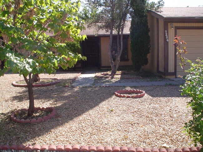 Building Photo - 7204 Avenida La Costa NE