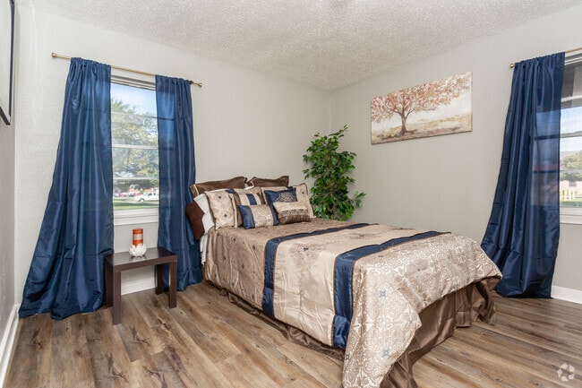 2BR,1BA-900SF