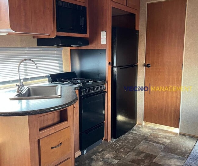 Photo - 1819 Country Rd
