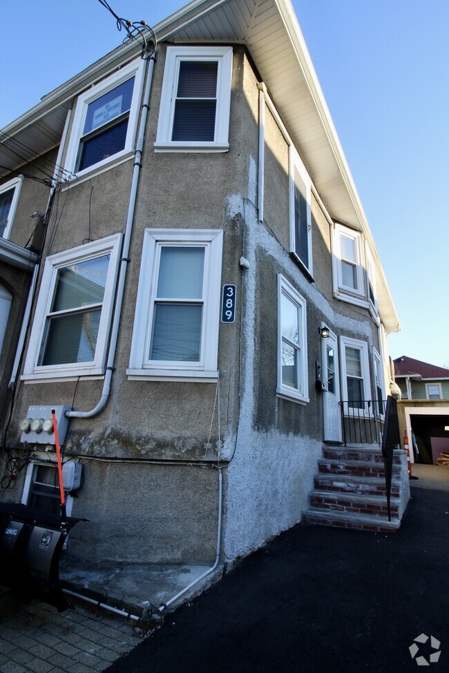 Building Photo - 389 School St Unit 389 Rental