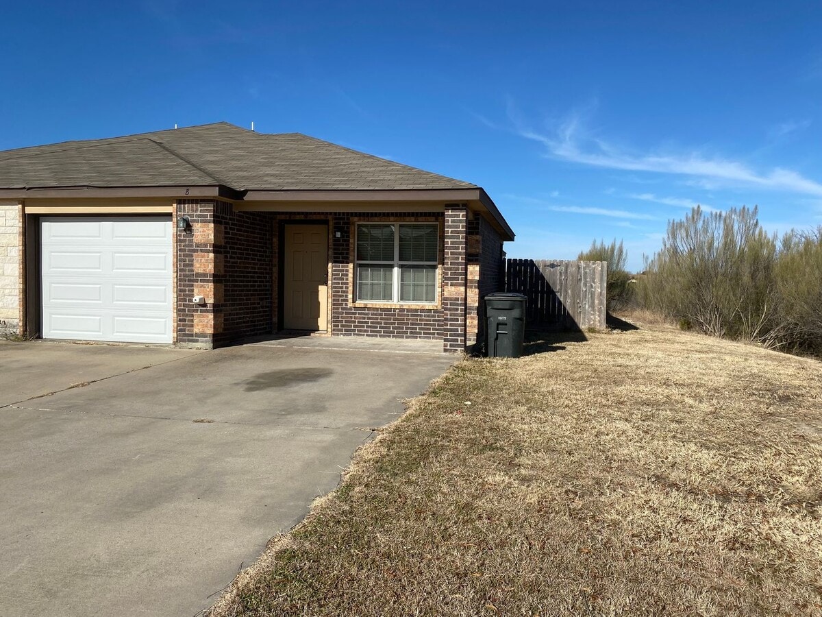 Photo - 2501 Cody Poe Rd Unit 2501 Cody Poe Rd B