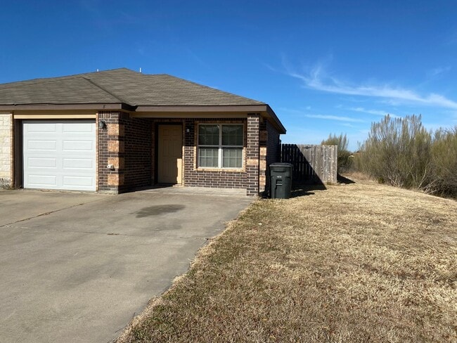 Building Photo - 2501 Cody Poe Rd Unit 2501 Cody Poe Rd  B