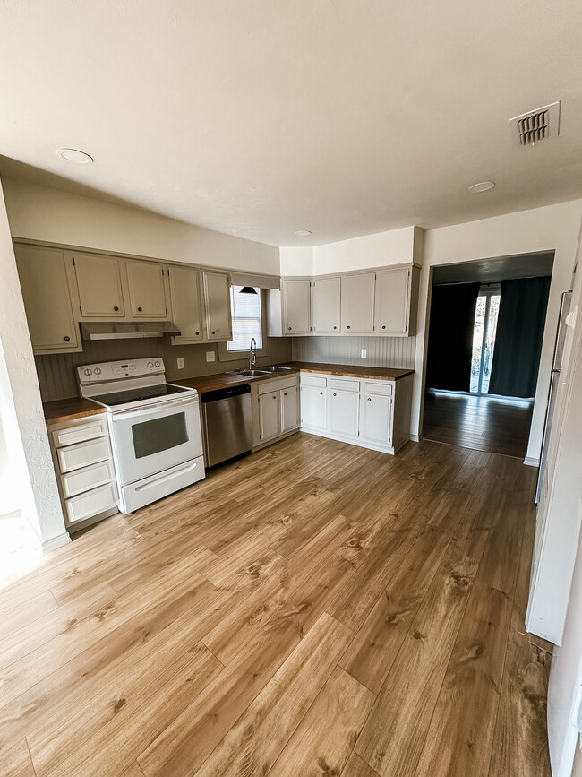 Photo - 1518 N Lee St
