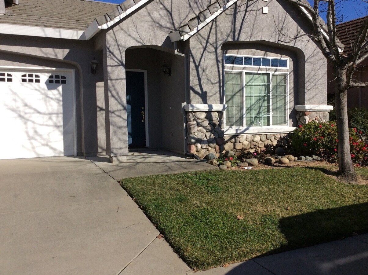 3 bedroom 2 bath 1612 sq ft home located in Yuba City - 3 bedroom 2 bath 1612 sq ft home located in Yuba City
