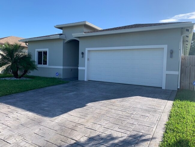 Photo - NEWER CONSTRUCTION MODERN HOME