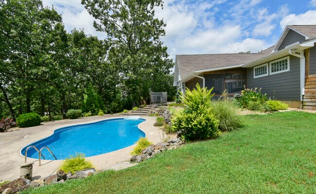 Photo - 2006 W Broadway St