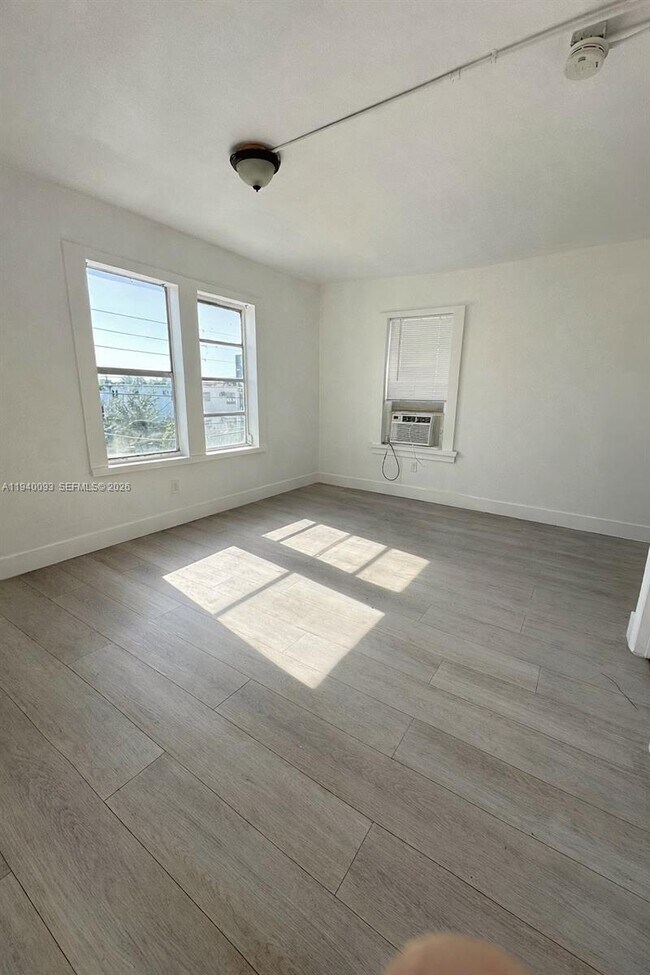 Photo - 967 SW 5th St Unit 14