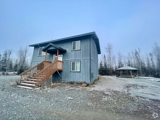 Building Photo - 4 bedroom Single family home with 2 living...