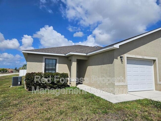 Building Photo - 542 SE 6th Pl