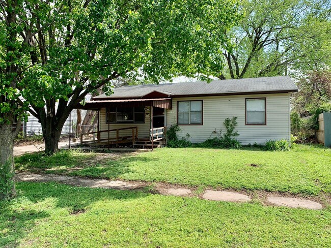 Building Photo - 3024 S St Paul St