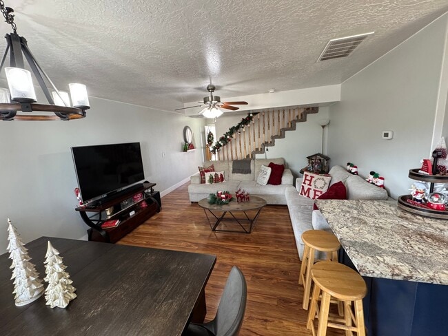 Photo - 822 N 1120 E