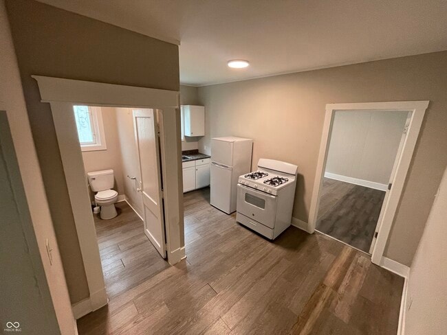 Photo - 129 W Hendricks St Unit 7