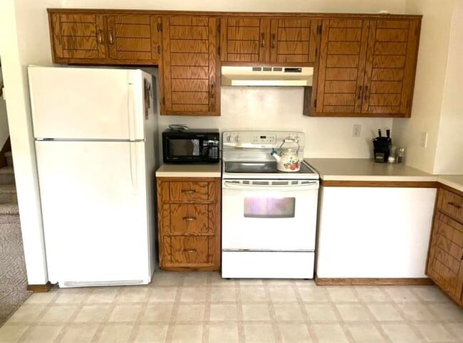 Photo - 2 Bed 1.5 Bath Townhome with 2 stall garage.