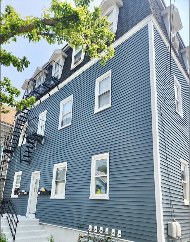 Photo - 81 Putnam St Unit #3