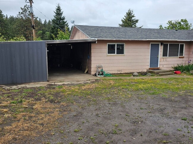 Building Photo - 602 1/2 2nd St. Unit A