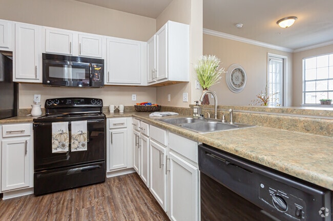 2 BR, 2 BA - 1050 SF