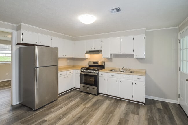 126 Magnolia Dr