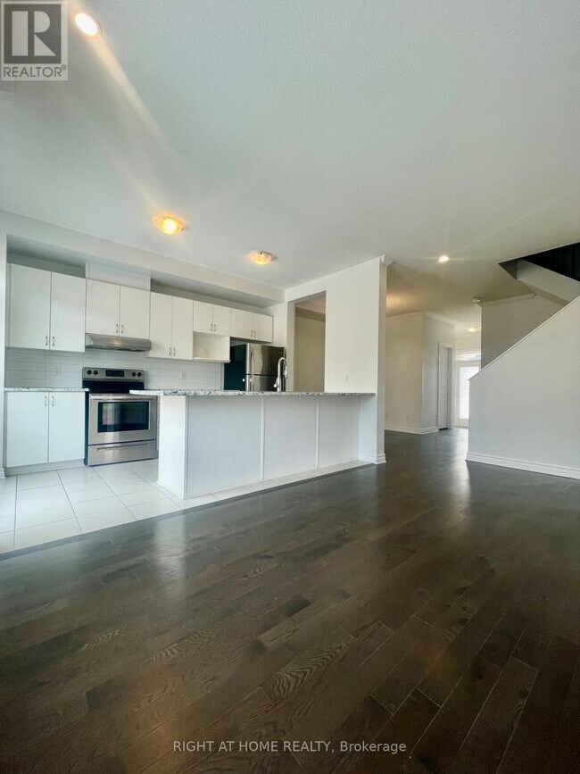 Photo - 810 June Grass St