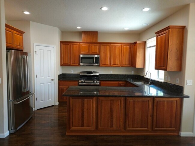 Photo - 4Bd/2.5Ba Two Story House - Available to View!