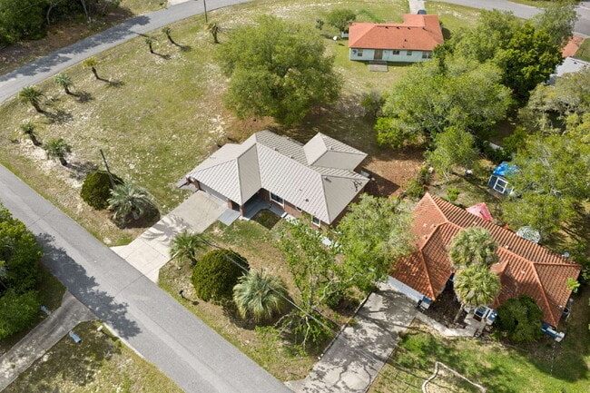 Photo - Comfort, Space & Convenience on a Peaceful Corner Lot in the Shores